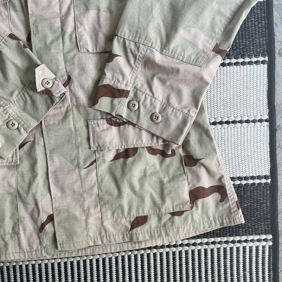 Four Pocket Cargo Desert Camouflage Military Jacket - Picture 2 of 8